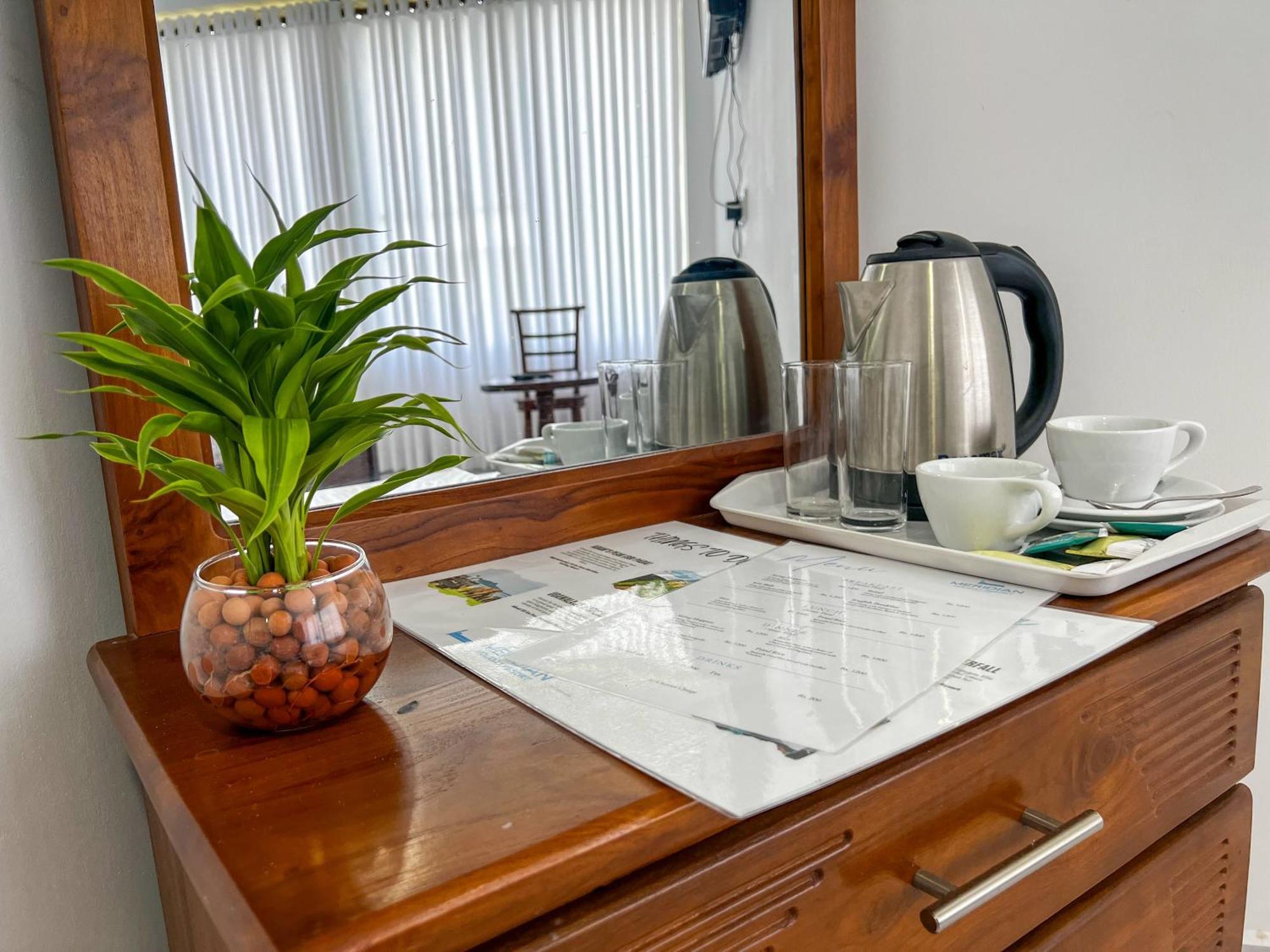 Meridian Holiday Resort รัตนปุระ ภายนอก รูปภาพ
