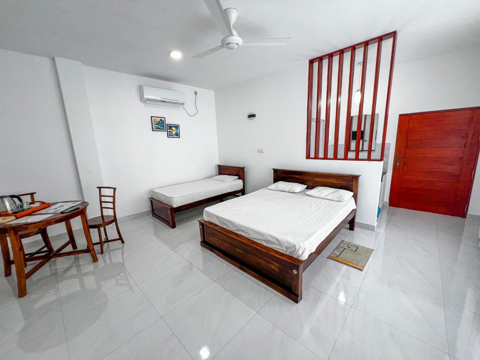 Meridian Holiday Resort รัตนปุระ ภายนอก รูปภาพ