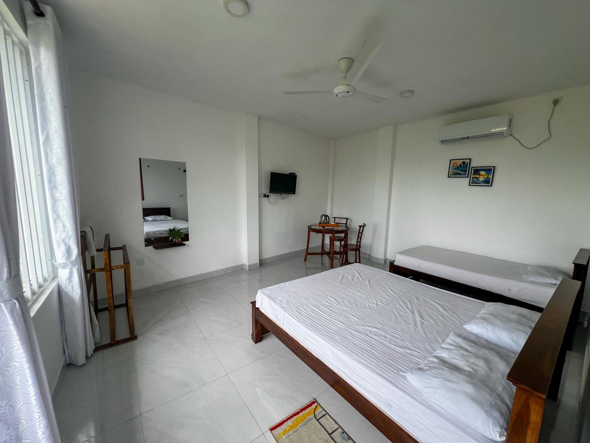 Meridian Holiday Resort รัตนปุระ ภายนอก รูปภาพ